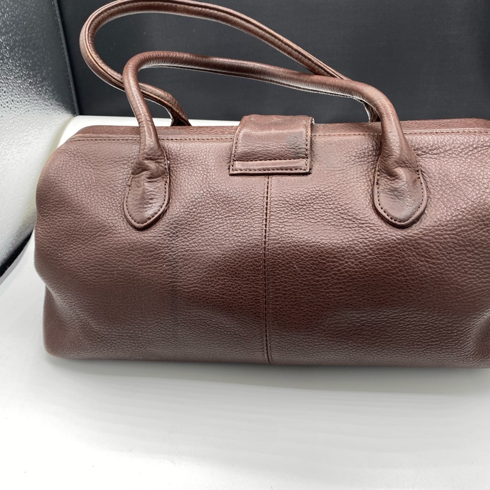 689Stone Mountain choc brown leather dr bag
Preowned great condition beautiful - Picture 2 of 7